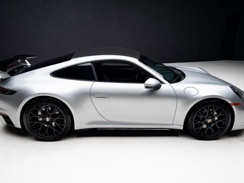 Used 2024 Porsche 911 Carrera image 33