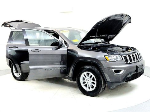 Used 2020 Jeep Grand Cherokee Laredo image 12