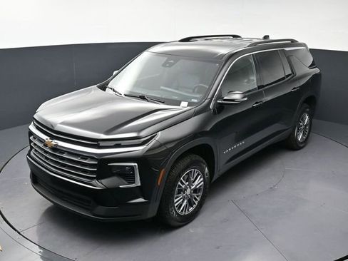 Used 2025 Chevrolet Traverse LT FWD image 22