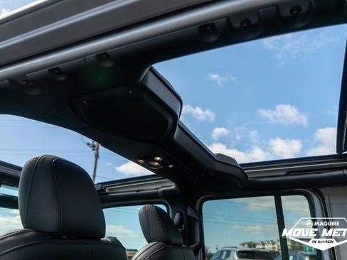 Used 2023 Jeep Wrangler Unlimited Sahara image 13