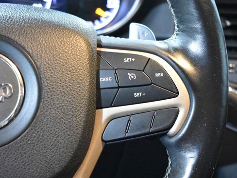 Used 2017 Jeep Grand Cherokee Limited w/ Luxury Group II image 12