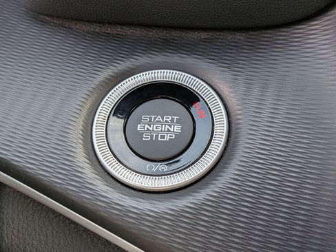 Used 2023 Jeep Grand Cherokee L Laredo image 23