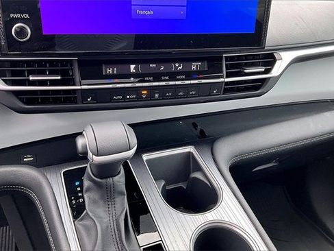 Used 2025 Toyota Sienna XLE image 25