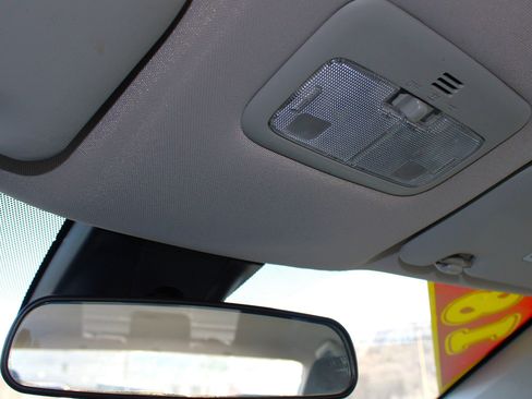 Used 2018 Toyota Corolla LE image 30