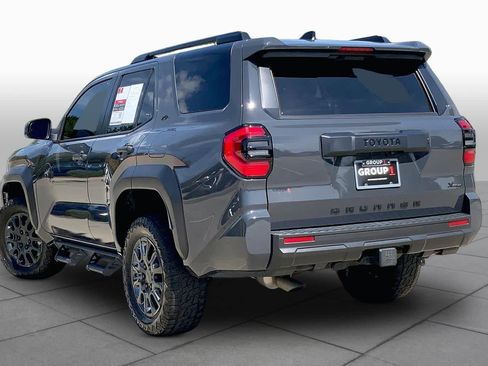 Used 2025 Toyota 4Runner SR5 AWD/4WD image 12