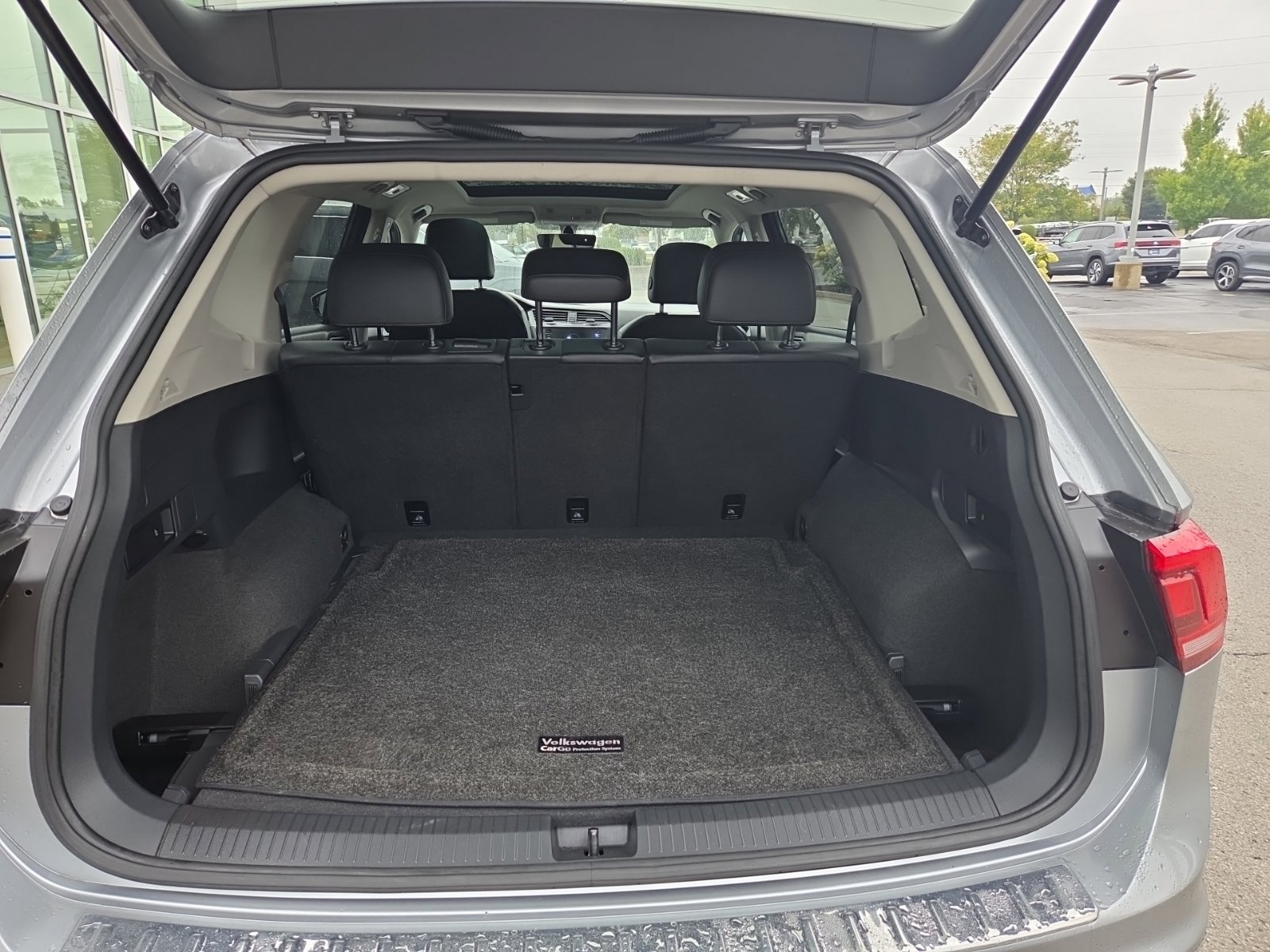 Used 2020 Volkswagen Tiguan SE w/ Panoramic Sunroof Package AWD/4WD image 8