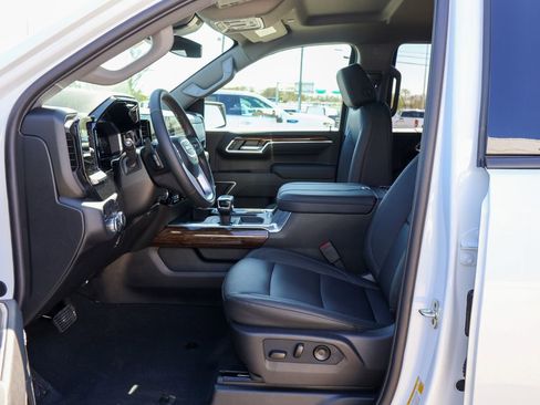 New 2026 GMC Sierra 1500 Elevation image 6