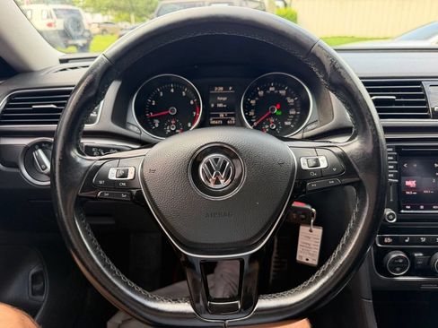 Used 2018 Volkswagen Passat 2.0T R-Line FWD image 16