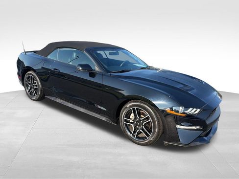 Used 2020 Ford Mustang Premium RWD image 7