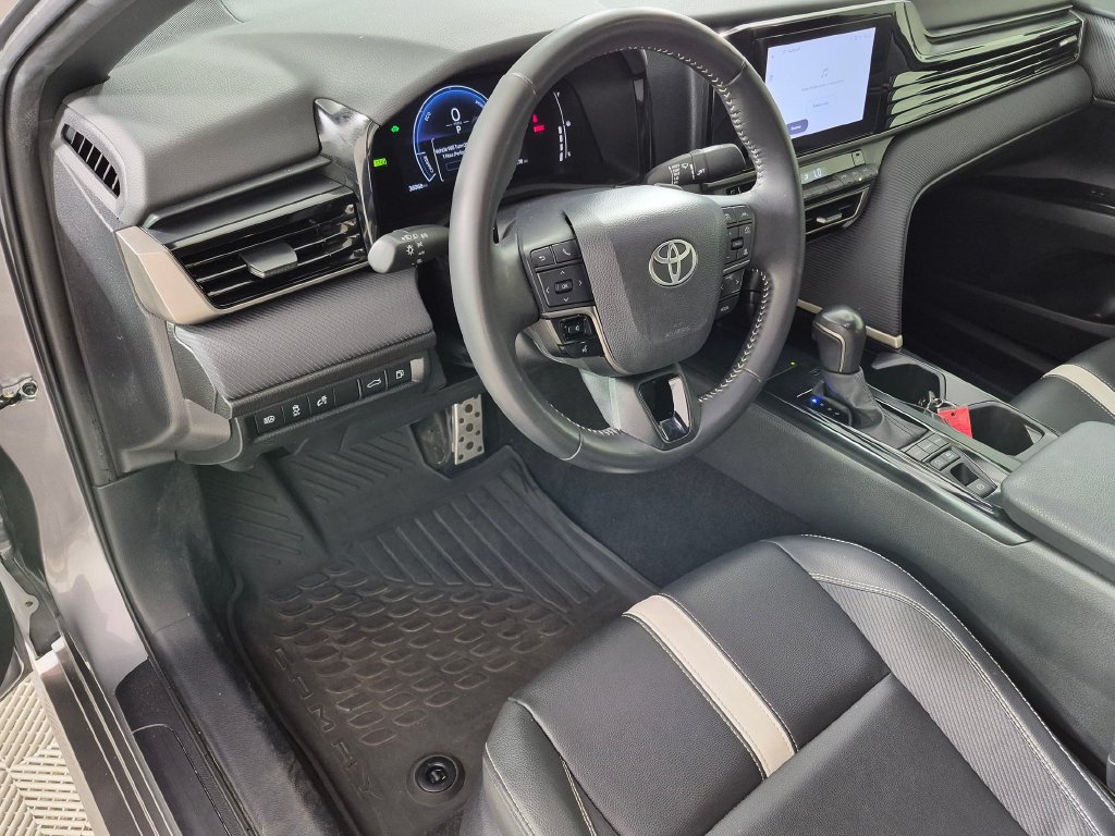 Used 2025 Toyota Camry SE w/ Convenience Package FWD image 11