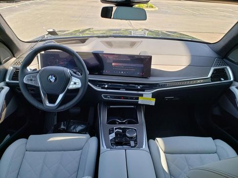 New 2026 BMW X7 xDrive40i w/ Premium Package image 15