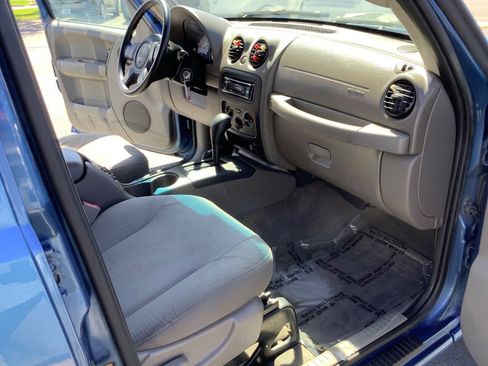 Used 2004 Jeep Liberty Sport w/ PWR Convenience Group AWD/4WD image 31