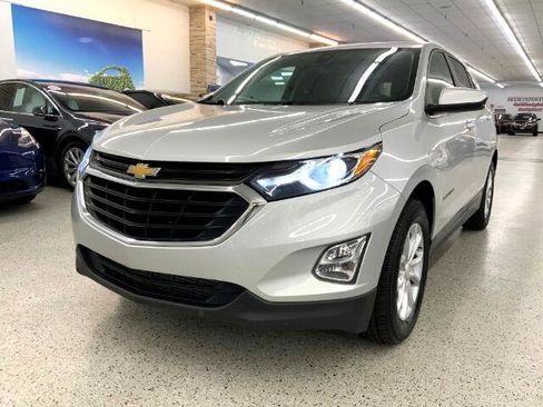 Used 2021 Chevrolet Equinox LT w/ Driver Convenience Package image 2