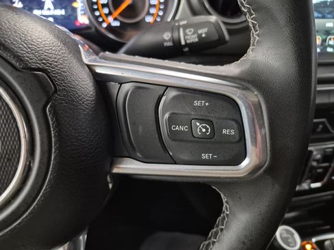 Used 2023 Jeep Gladiator Overland AWD/4WD image 26