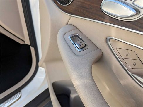 Used 2022 Mercedes-Benz GLC 300 4MATIC image 36