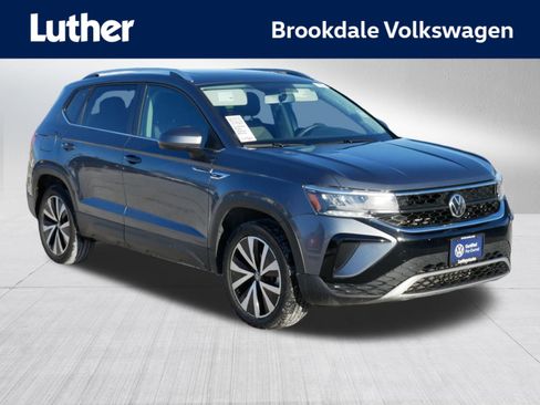 Certified 2022 Volkswagen Taos SE w/ Panoramic Sunroof Package image 1