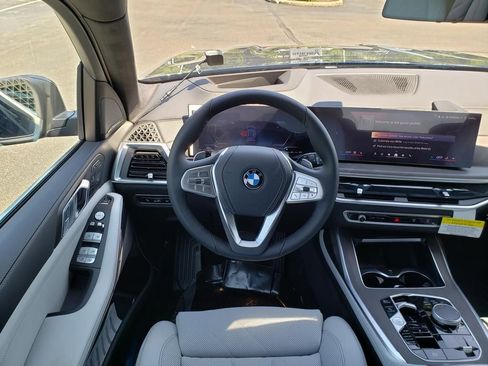 New 2026 BMW X7 xDrive40i w/ Premium Package image 16
