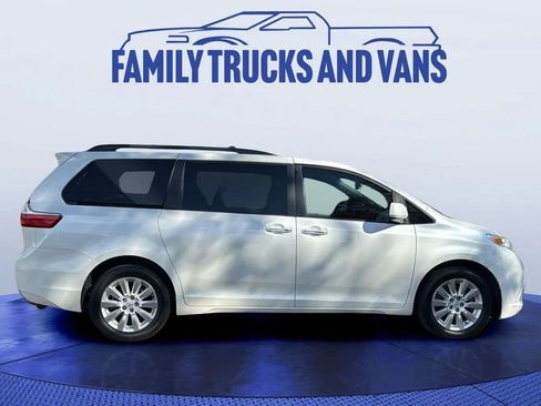 Used 2015 Toyota Sienna XLE image 6