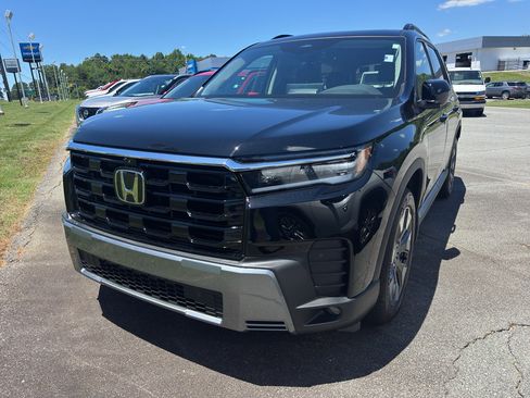 Used 2026 Honda Pilot Touring image 1