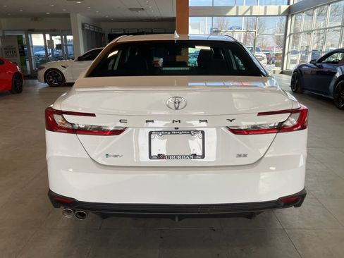 Used 2025 Toyota Camry SE image 6