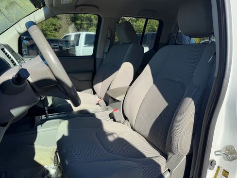 Used 2018 Nissan Frontier SV AWD/4WD image 15