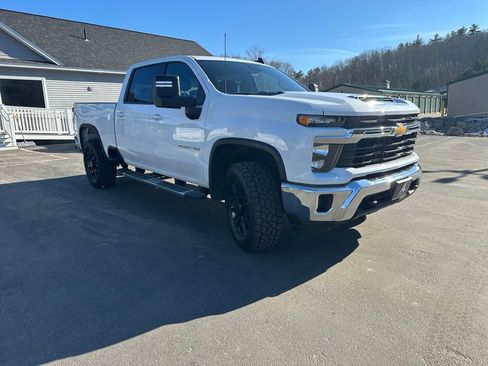 Used 2024 Chevrolet Silverado 2500 LT image 4