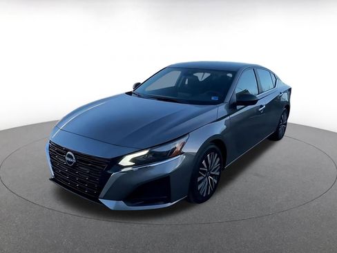 Used 2025 Nissan Altima 2.5 SV image 7