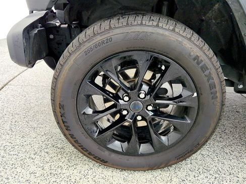 Used 2025 Jeep Wrangler Unlimited Sahara image 9