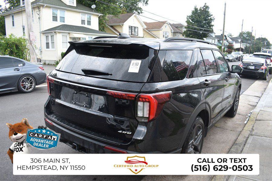 Used 2025 Ford Explorer ST-Line w/ ST-Line Street Pack AWD/4WD image 6
