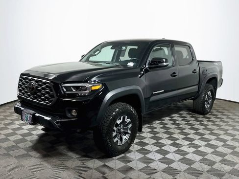 Certified 2020 Toyota Tacoma TRD Off-Road w/ Technology Package AWD/4WD image 3