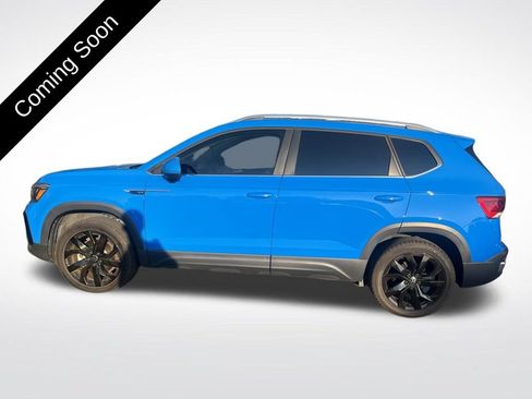 Used 2022 Volkswagen Taos SE FWD image 8