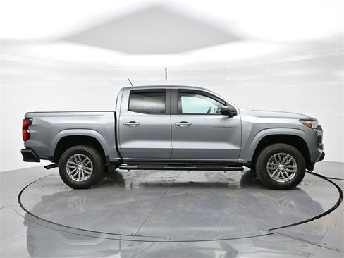 Used 2024 Chevrolet Colorado LT w/ LT Convenience Package III image 8