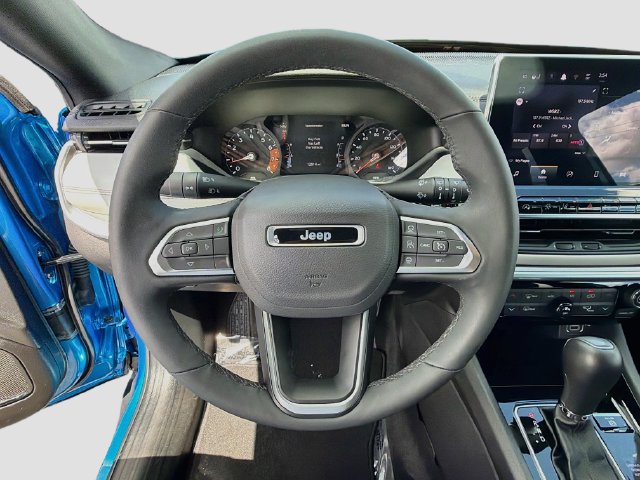 Used 2025 Jeep Compass Limited AWD/4WD image 12
