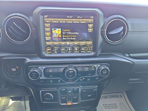 Used 2023 Jeep Gladiator Overland AWD/4WD image 8