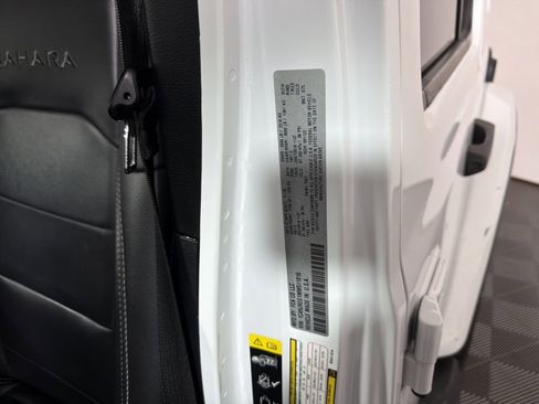 Used 2021 Jeep Wrangler Unlimited Sahara image 28