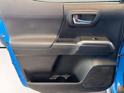 Used 2021 Toyota Tacoma TRD Sport w/ Technology Package image 25