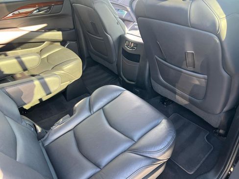 Used 2017 Cadillac Escalade ESV Luxury image 14