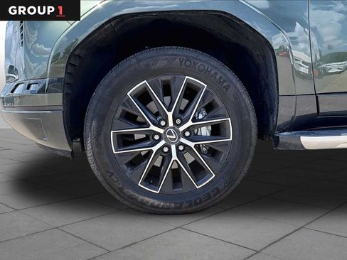 Certified 2024 Lexus GX 550 w/ Accessory Package (31) AWD/4WD image 9