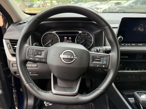 Used 2025 Nissan Rogue SV image 27