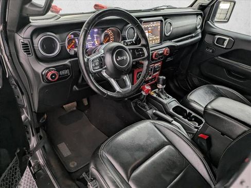 Used 2018 Jeep Wrangler Unlimited Sahara image 9