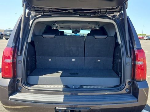 Used 2017 Chevrolet Tahoe LT w/ LT Signature Package AWD/4WD image 9