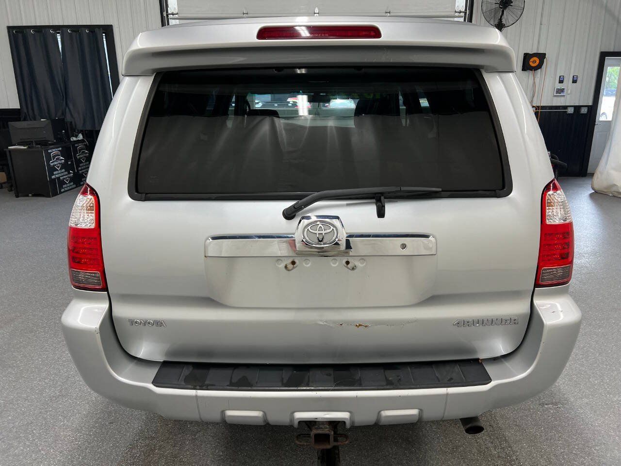 Used 2008 Toyota 4Runner SR5 w/ SR5 Extra Value Pkg 1 AWD/4WD image 5