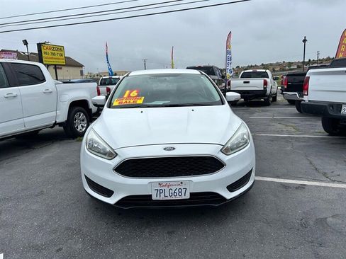 Used 2016 Ford Focus SE image 3