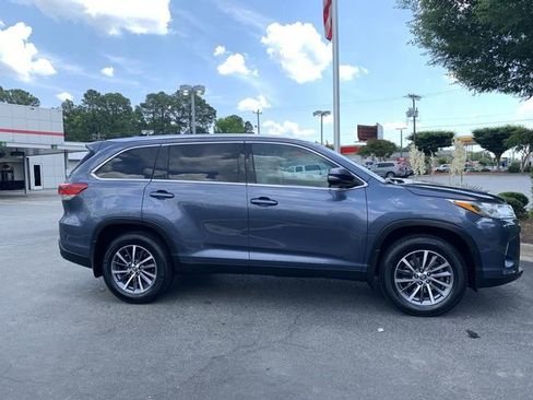 Certified 2019 Toyota Highlander XLE AWD/4WD image 9