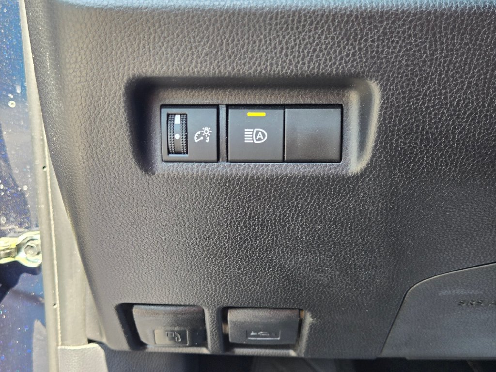 Used 2025 Toyota RAV4 XLE FWD image 22