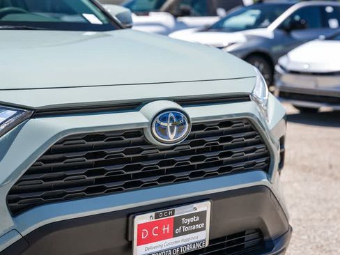 Used 2023 Toyota RAV4 XLE Premium AWD/4WD image 5