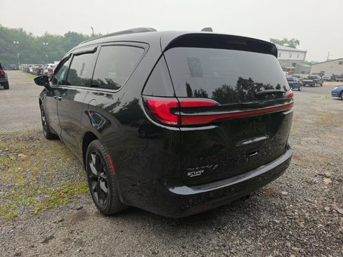 Used 2021 Chrysler Pacifica Limited w/ Uconnect Theater Family Group AWD/4WD image 6