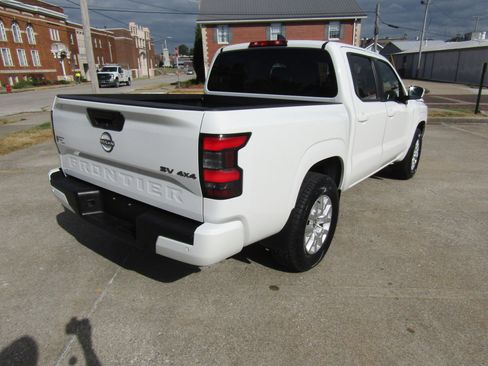 Used 2022 Nissan Frontier SV w/ Technology Package image 3