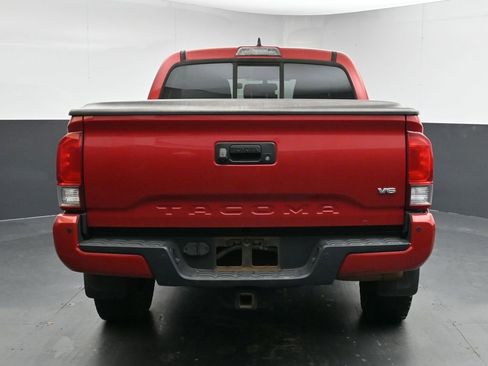 Used 2016 Toyota Tacoma TRD Off-Road image 7