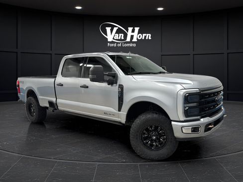 Used 2023 Ford F250 Platinum AWD/4WD image 1